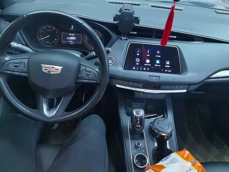 Cadillac XT4 2019 — фото 12