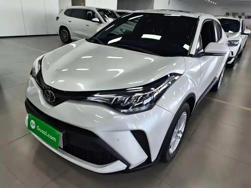 Toyota C-HR 2023 — фото 2