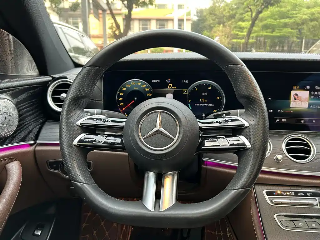 Mercedes-Benz E-Class 2021 — фото 15