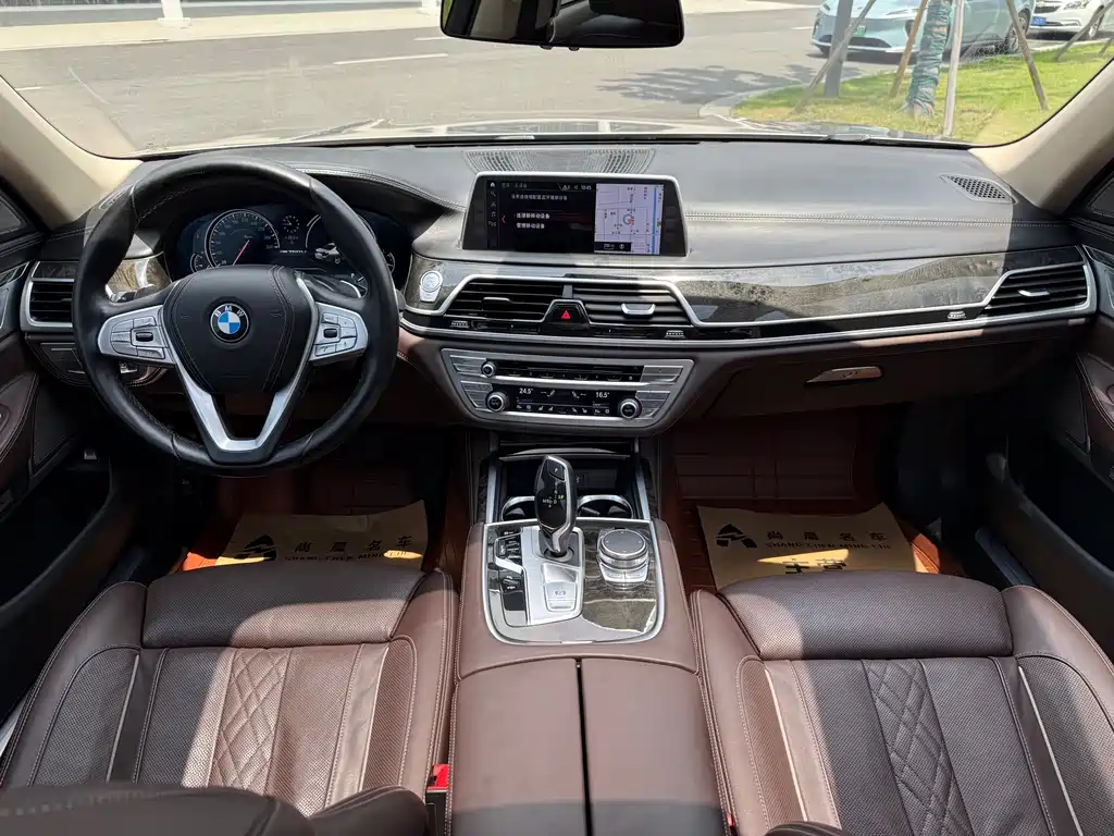 BMW 7 Series 2018 — фото 7