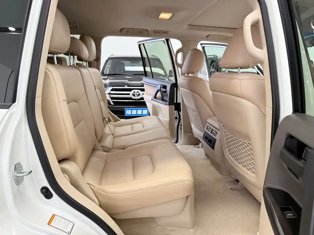 Toyota Land Cruiser 2020 — фото 5