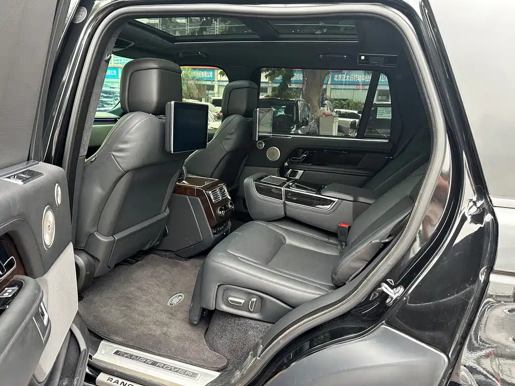 Land Rover Range Rover 2021 — фото 11