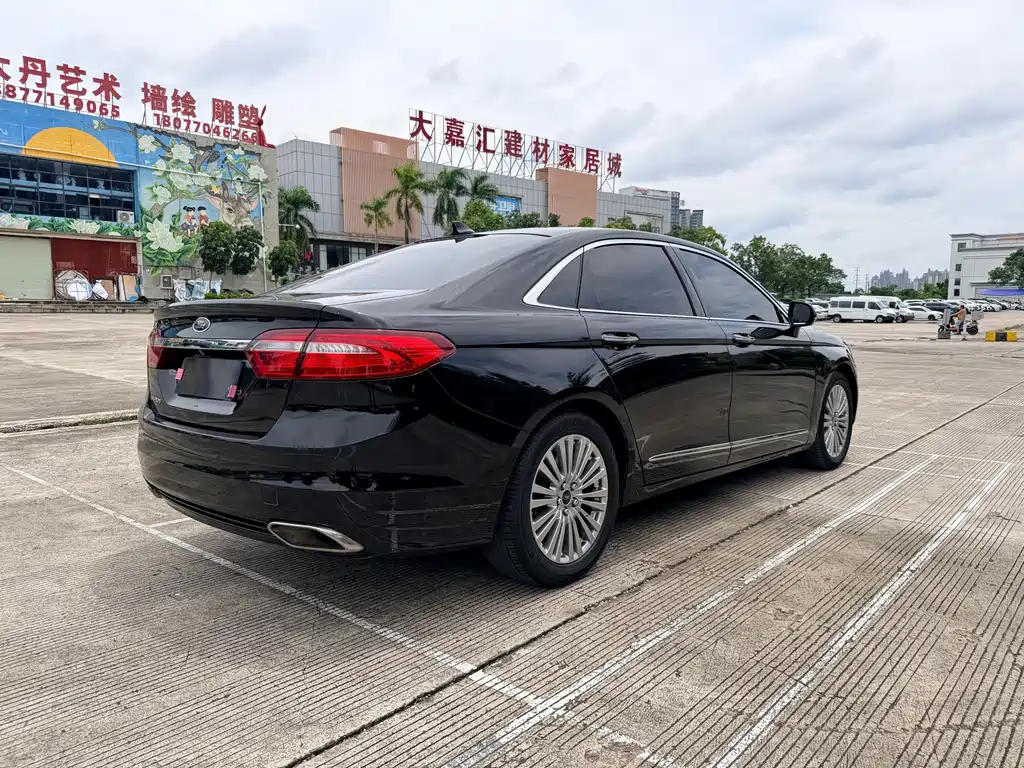 Ford Taurus 2018 — фото 13
