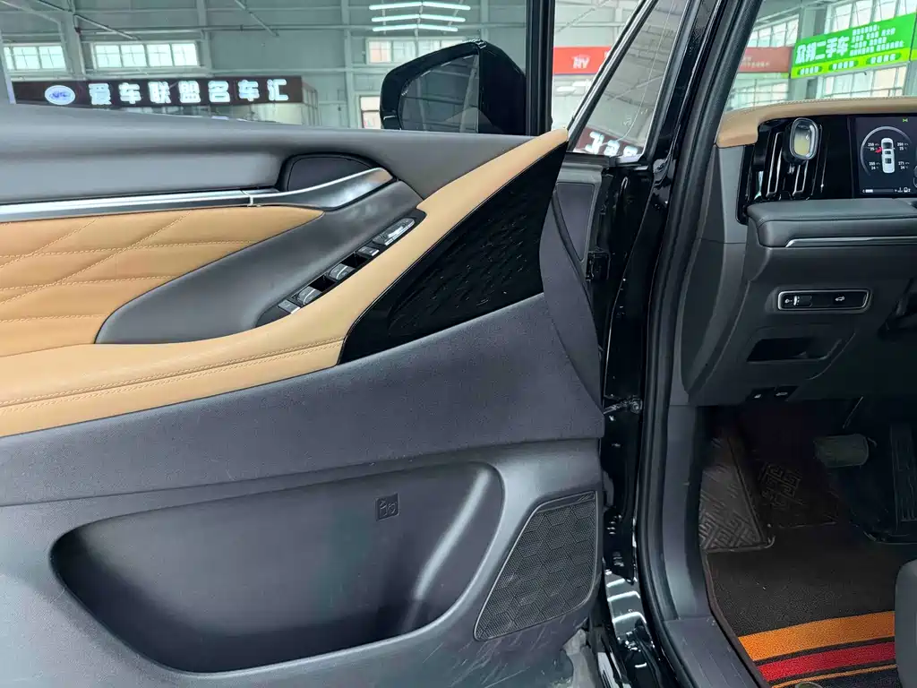GAC Motor Trumpchi M8 2023 — фото 9