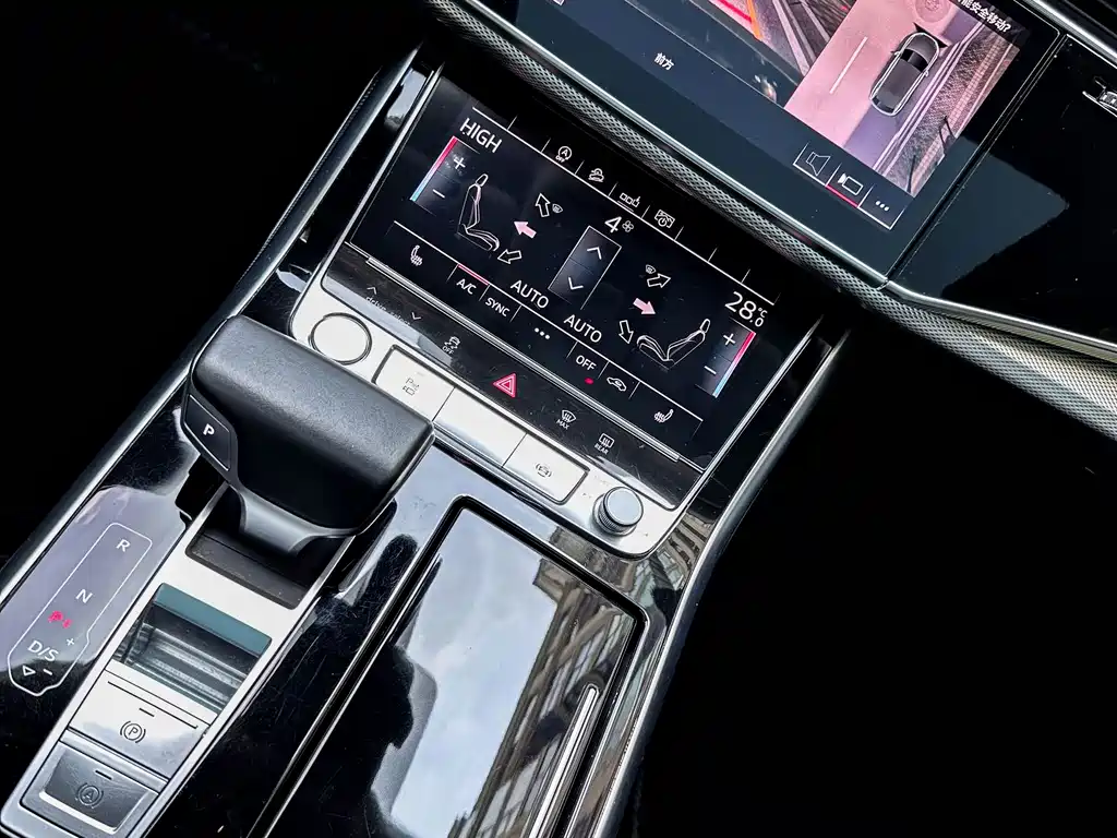 Audi Q8 2020 — фото 11