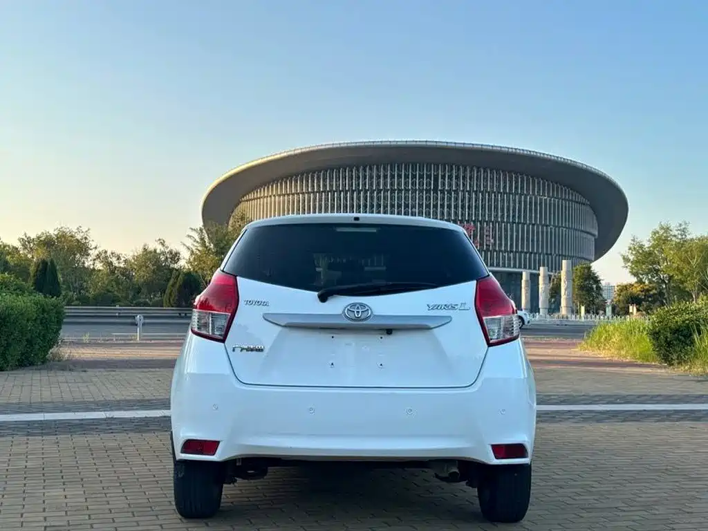 Toyota Yaris L 2014 — фото 5