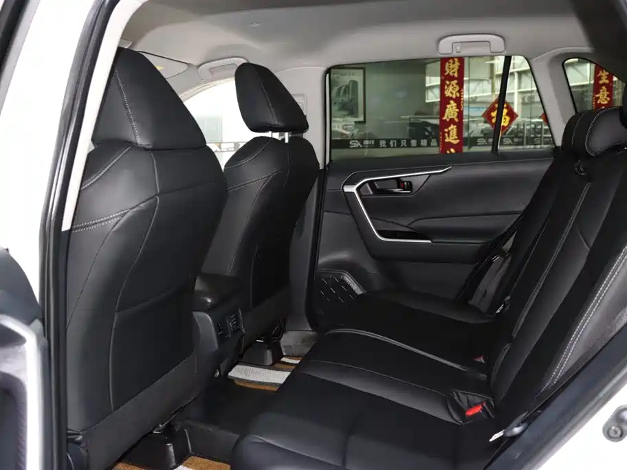 Toyota RAV4 2025 — фото 11