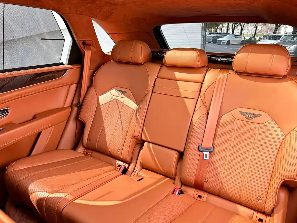 Bentley Bentayga 2022 — фото 11
