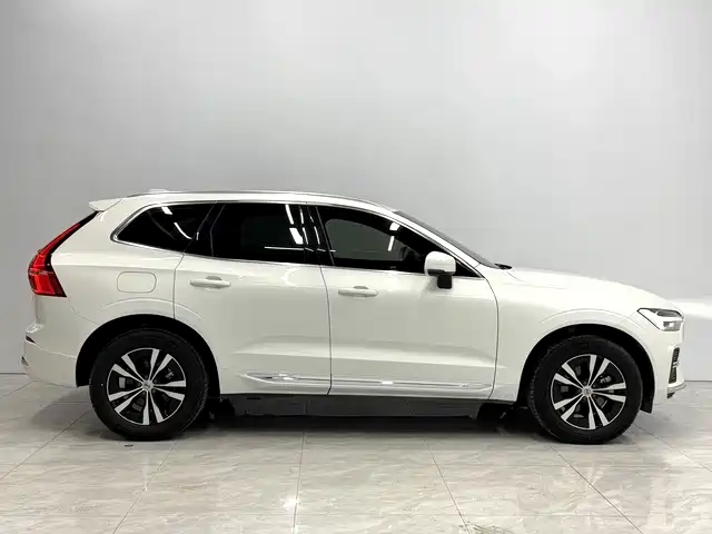 Volvo XC60 2023 — фото 4