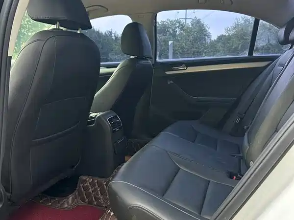Volkswagen Sagitar 2018