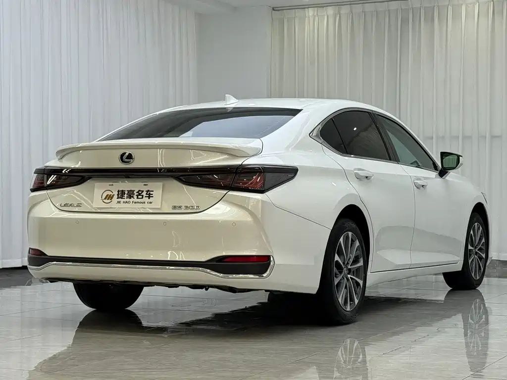 Lexus ES 2025 — фото 11