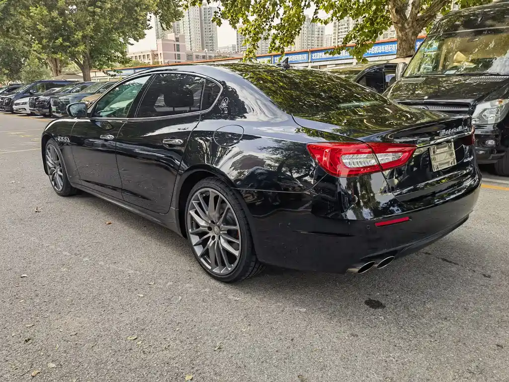 Maserati Quattroporte 2017 — фото 10