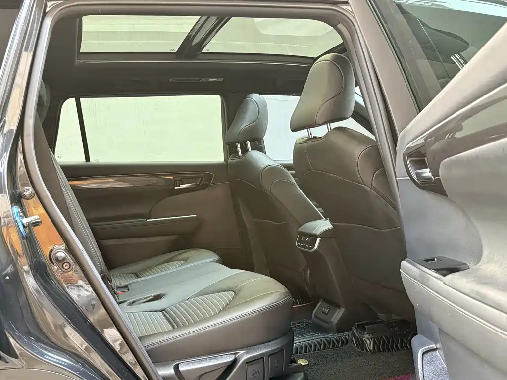 Toyota Crown Kluger 2022 — фото 10
