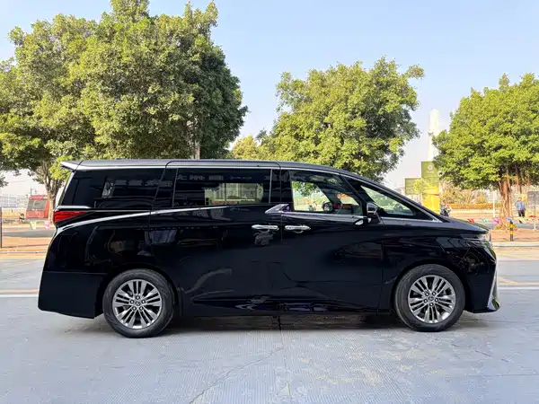 Toyota Alphard 2025