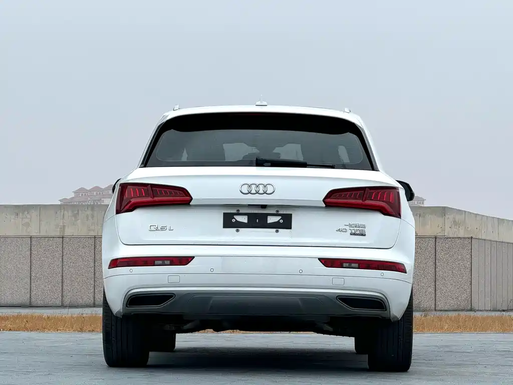 Audi Q5L 2021 — фото 11