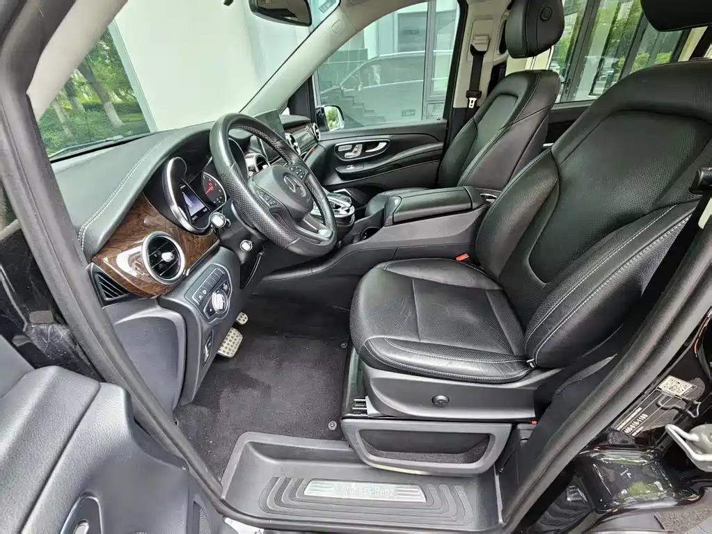 Mercedes-Benz V-Class 2020 — фото 10