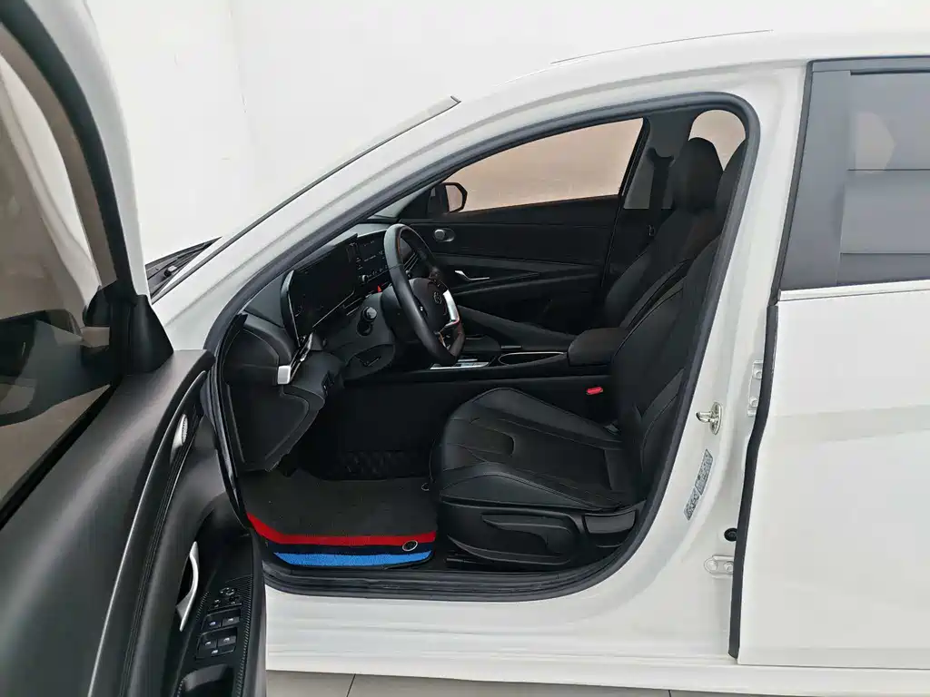 Hyundai Elantra 2021 — фото 19