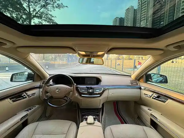 Mercedes-Benz S-Class 2010