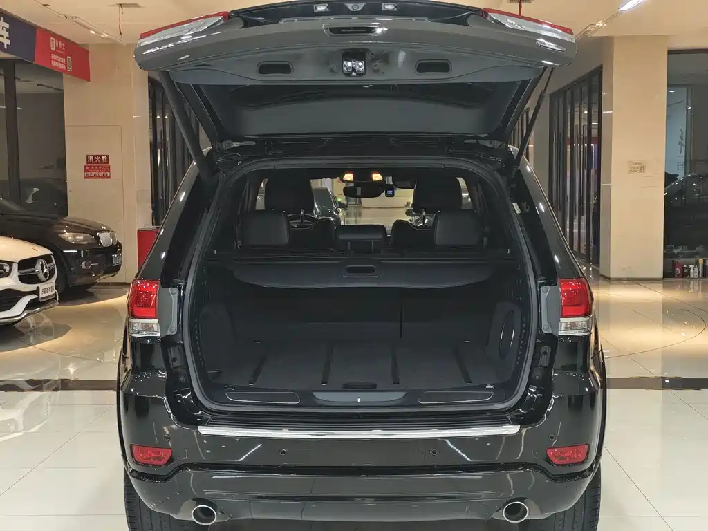 Jeep Grand Cherokee 2019 — фото 14