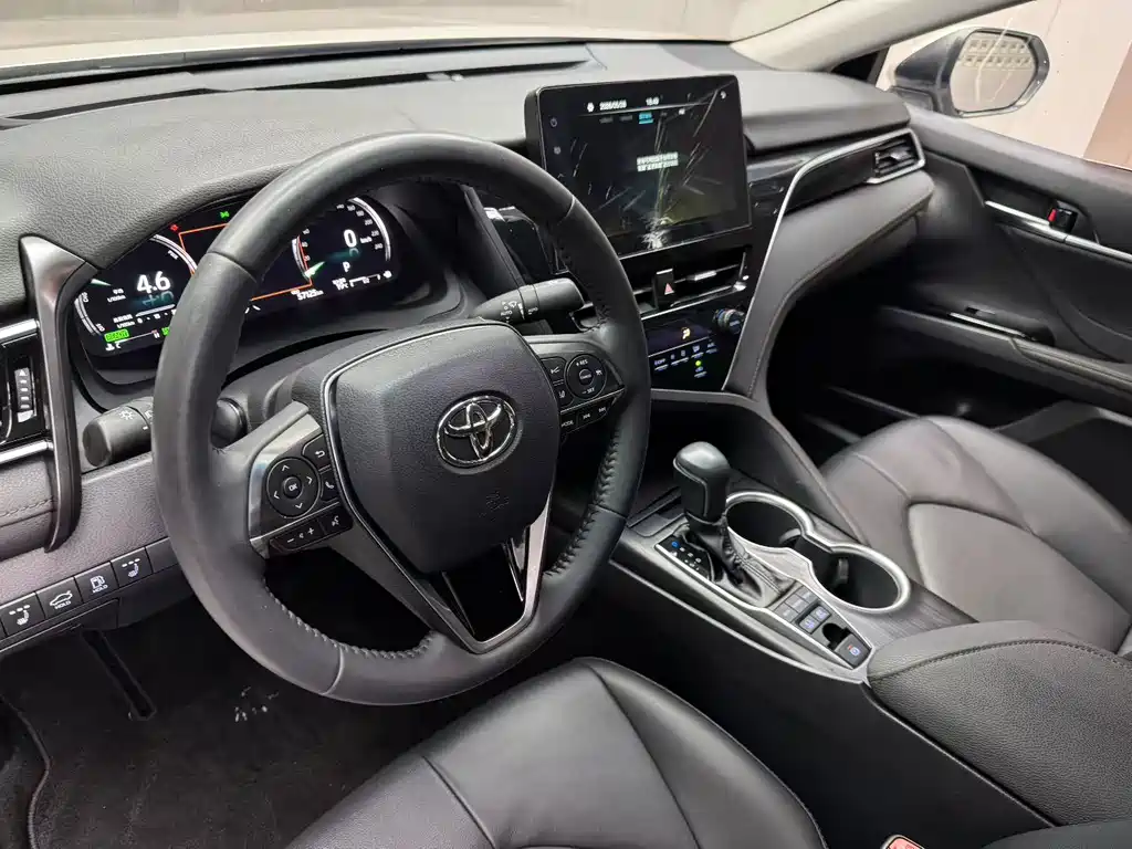Toyota Camry 2022 — фото 6
