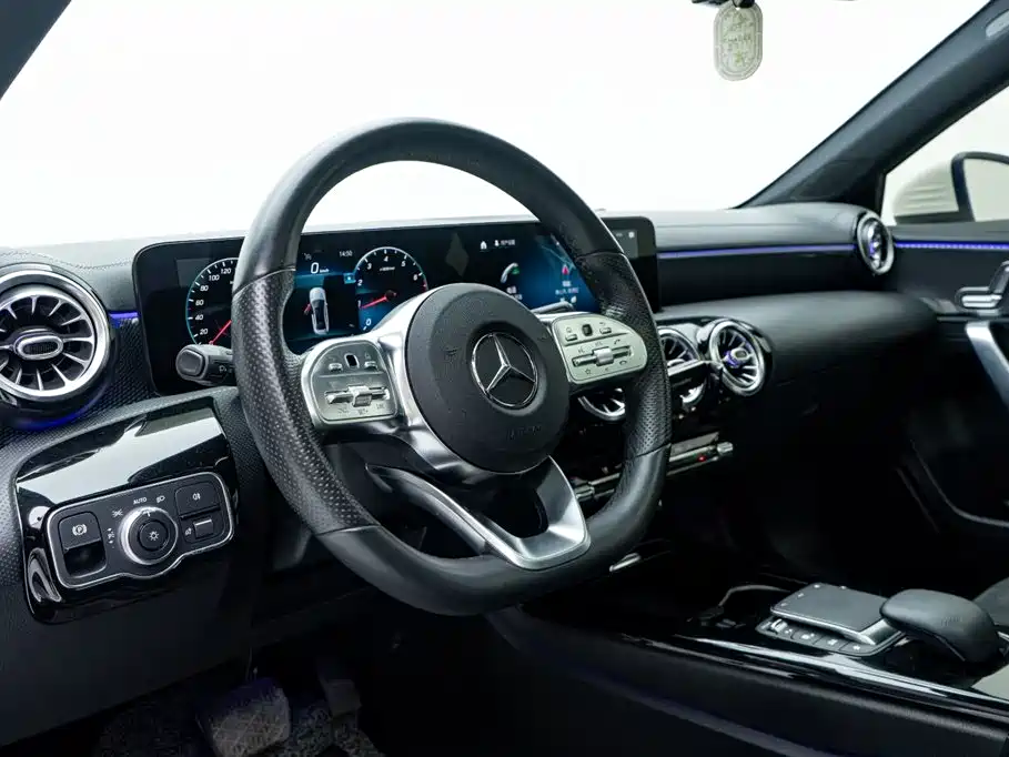 Mercedes-Benz CLS 2014 — фото 21