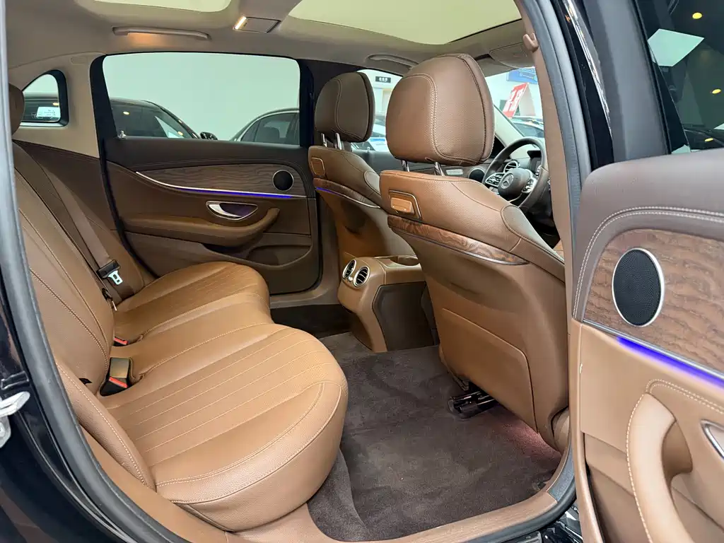 Mercedes-Benz E-Class 2020 — фото 18