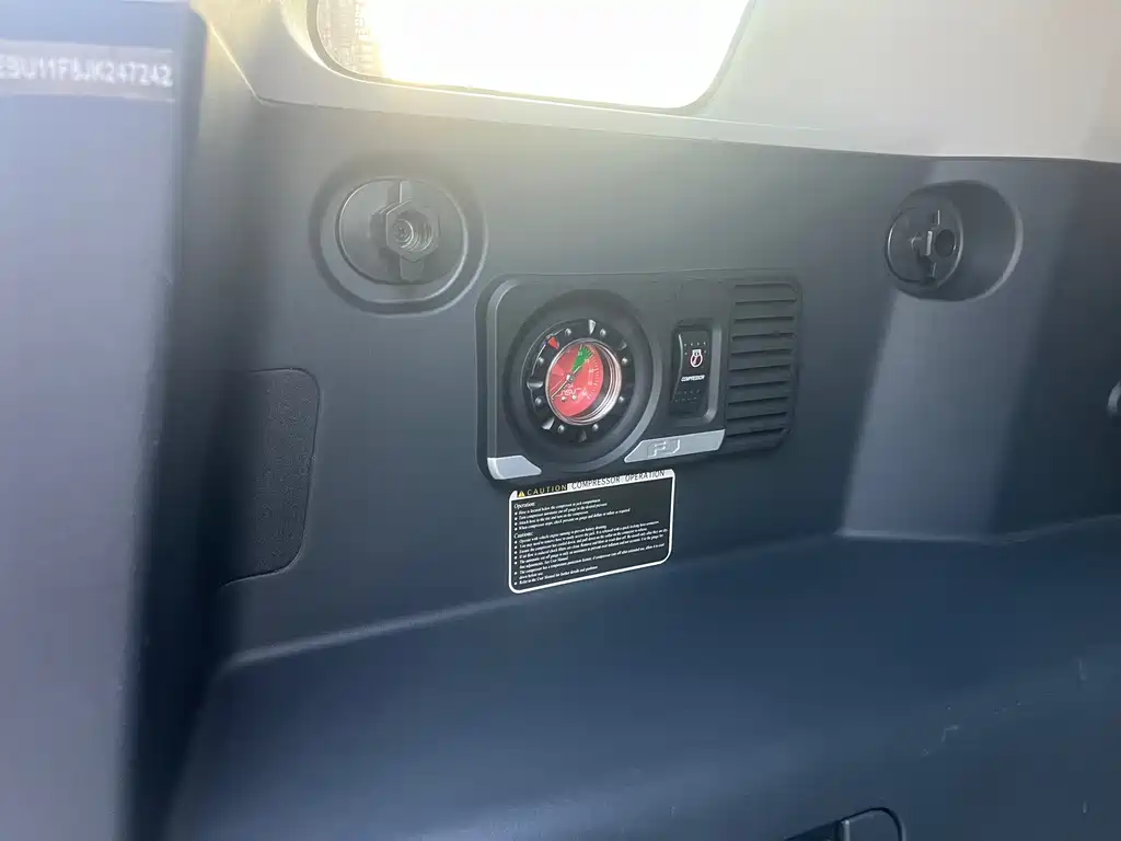 Toyota FJ Cruiser 2019 — фото 10