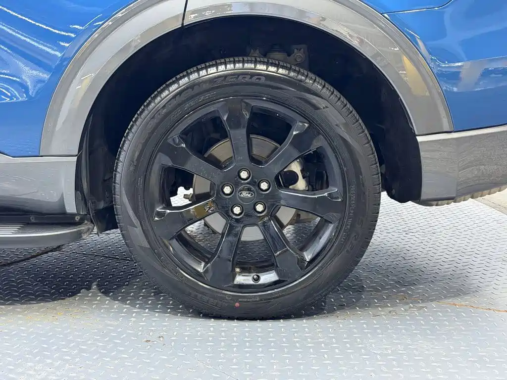 Ford Explorer 2020 — фото 10