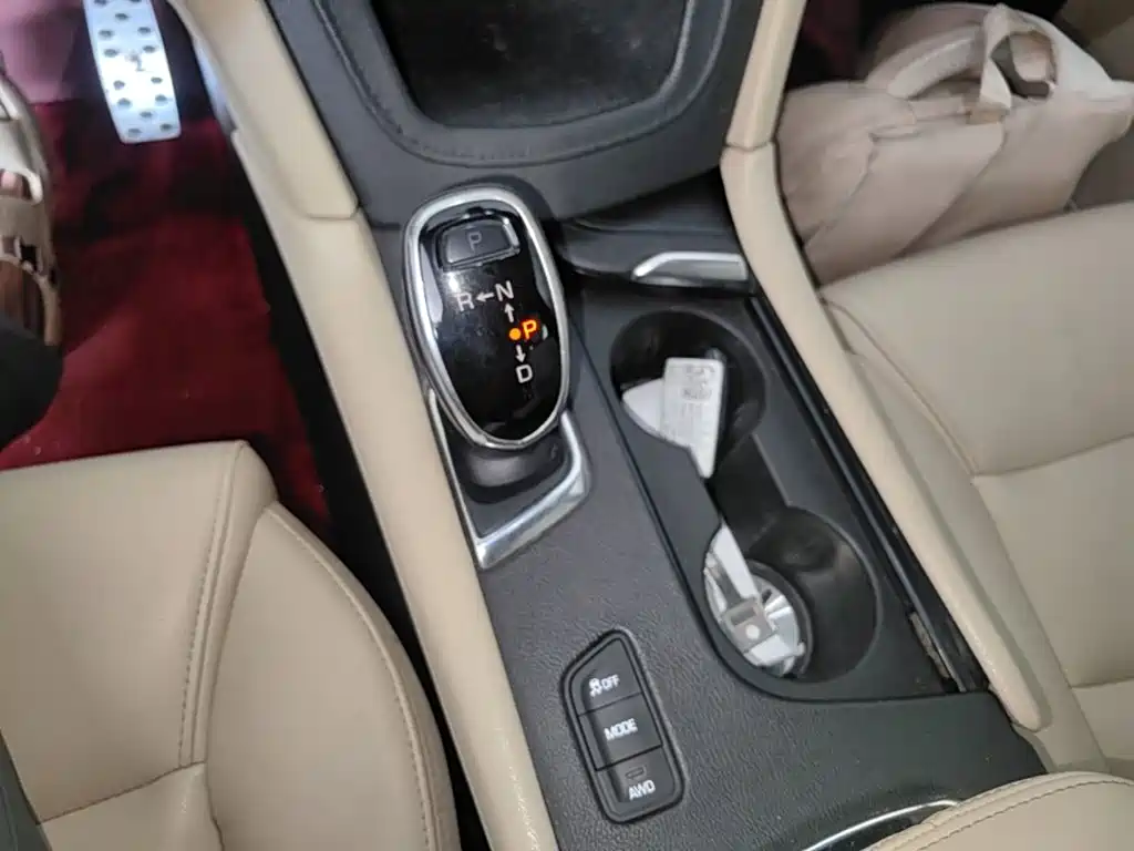 Cadillac XT5 2017 — фото 14
