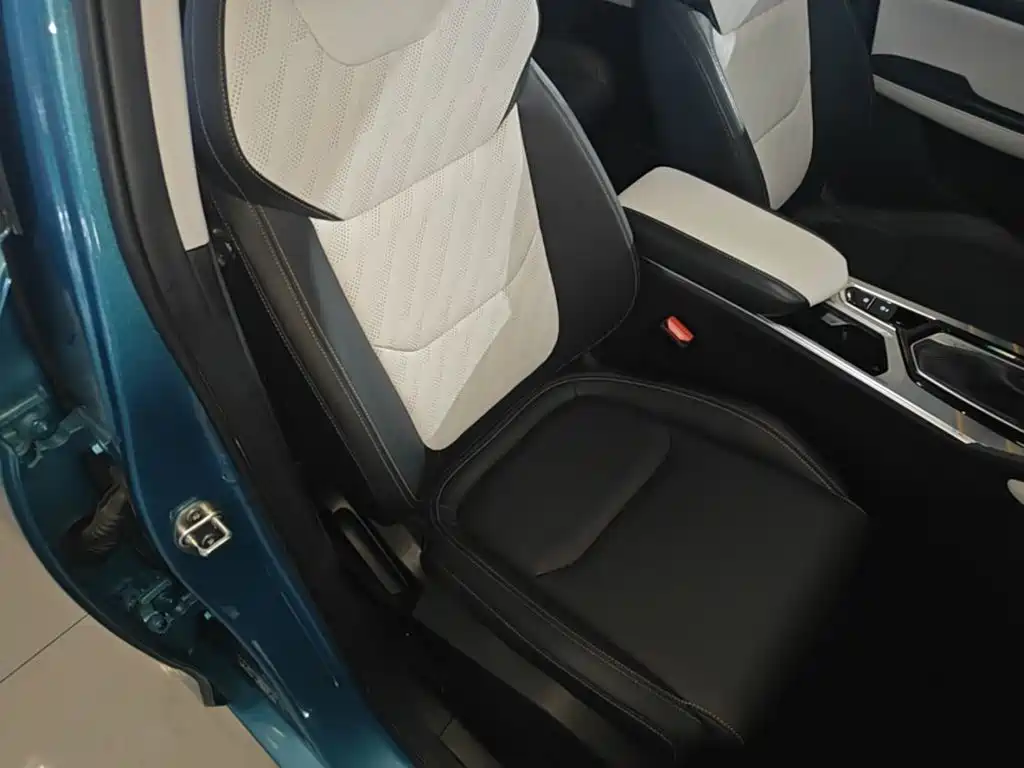 Geely Emgrand L 2022 — фото 25