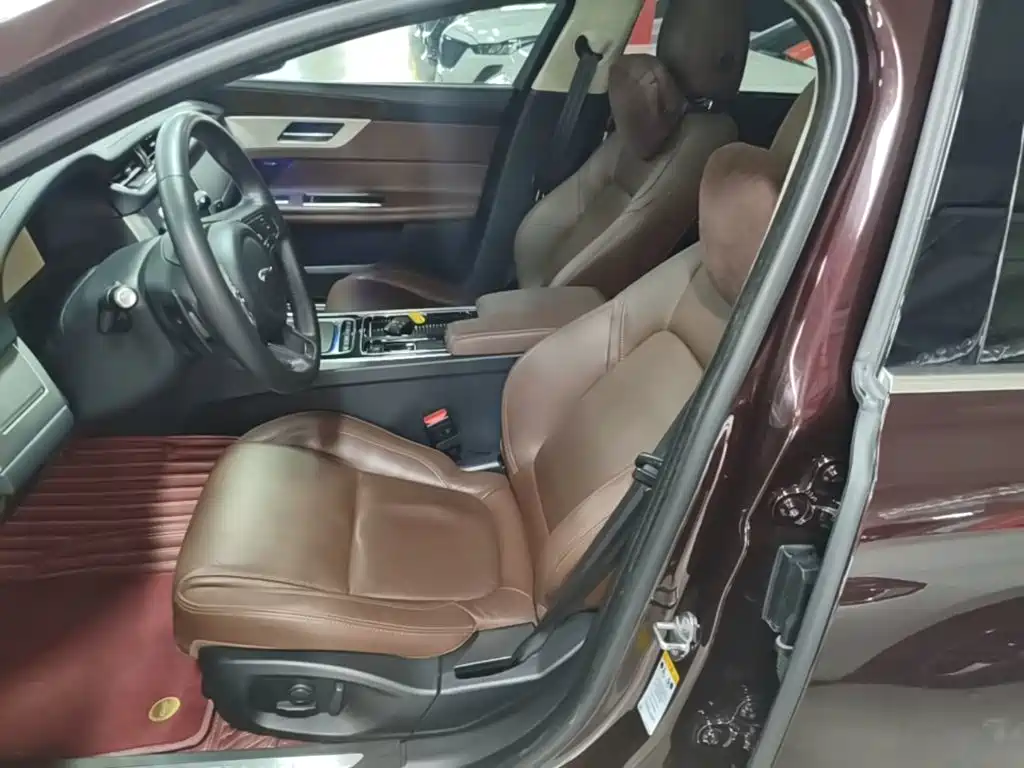 Jaguar XFL 2021 — фото 15