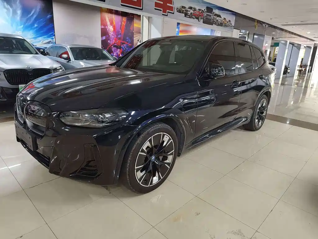 BMW iX3 2024