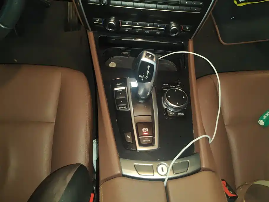 BMW 5 Series GT 2017 — фото 16