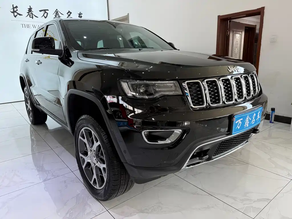 Jeep Grand Cherokee 2022 — фото 3