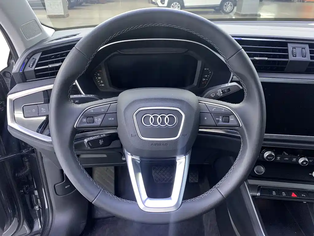 Audi Q3 2023 — фото 6