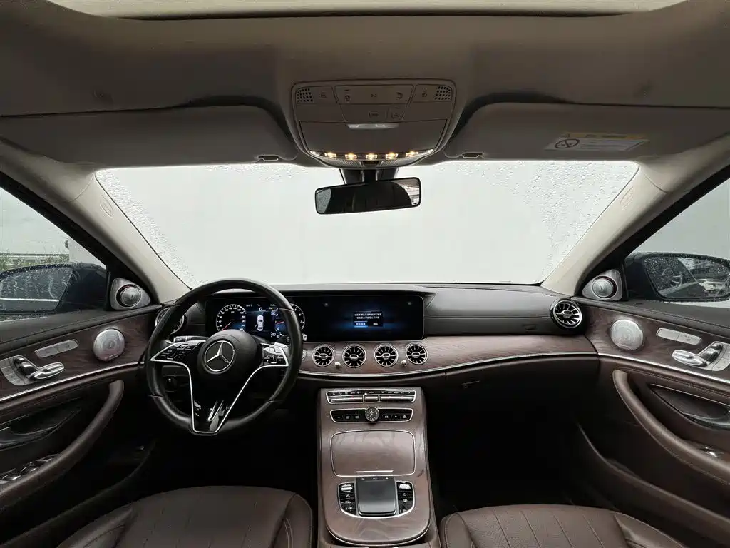 Mercedes-Benz E-Class 2023 — фото 8