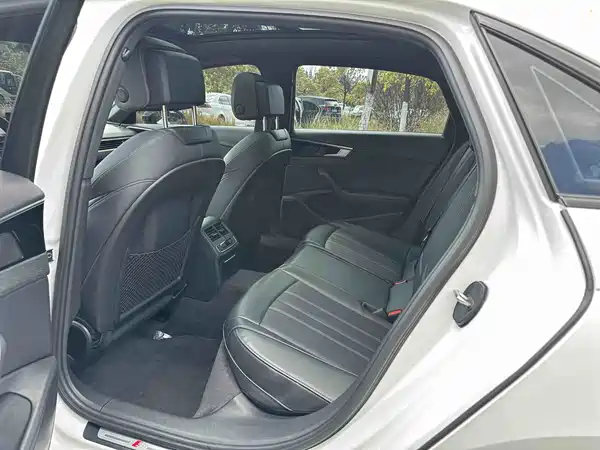 Audi A4L 2023