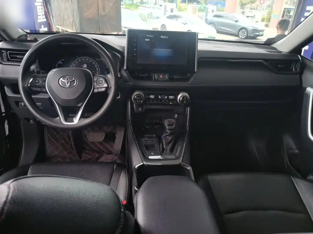 Toyota RAV4 2020 — фото 10