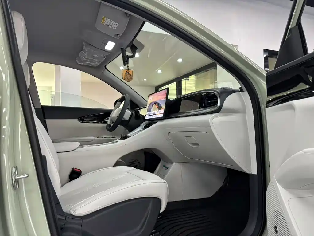 Geely Galaxy Starwish 2025 — фото 8