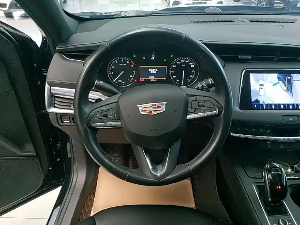 Cadillac XT4 2022 — фото 11