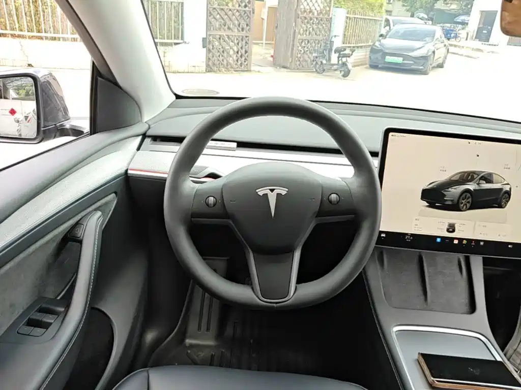 Tesla Model Y 2024 — фото 11