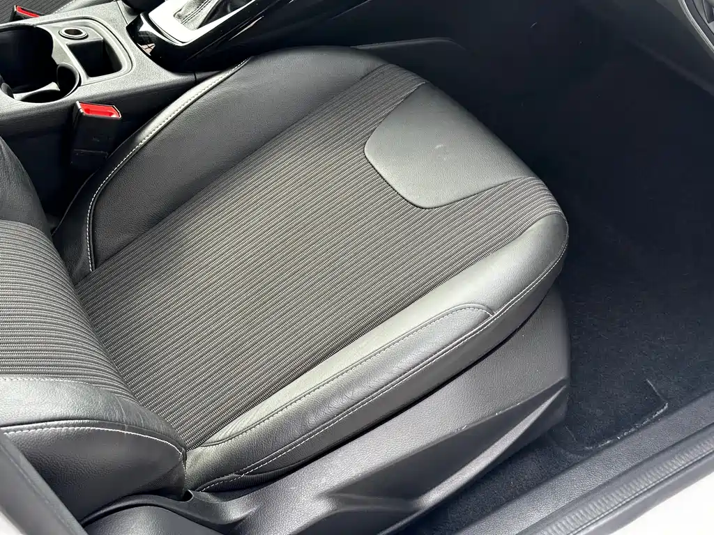 Ford Focus 2014 — фото 15