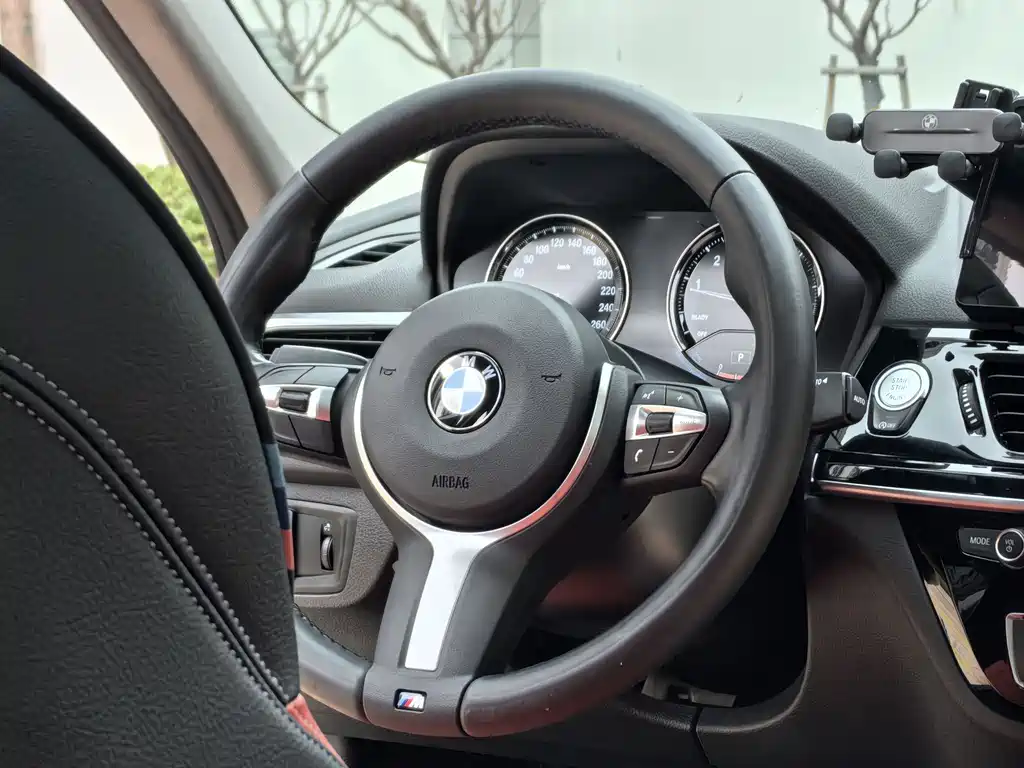 BMW 1 Series 2023 — фото 13