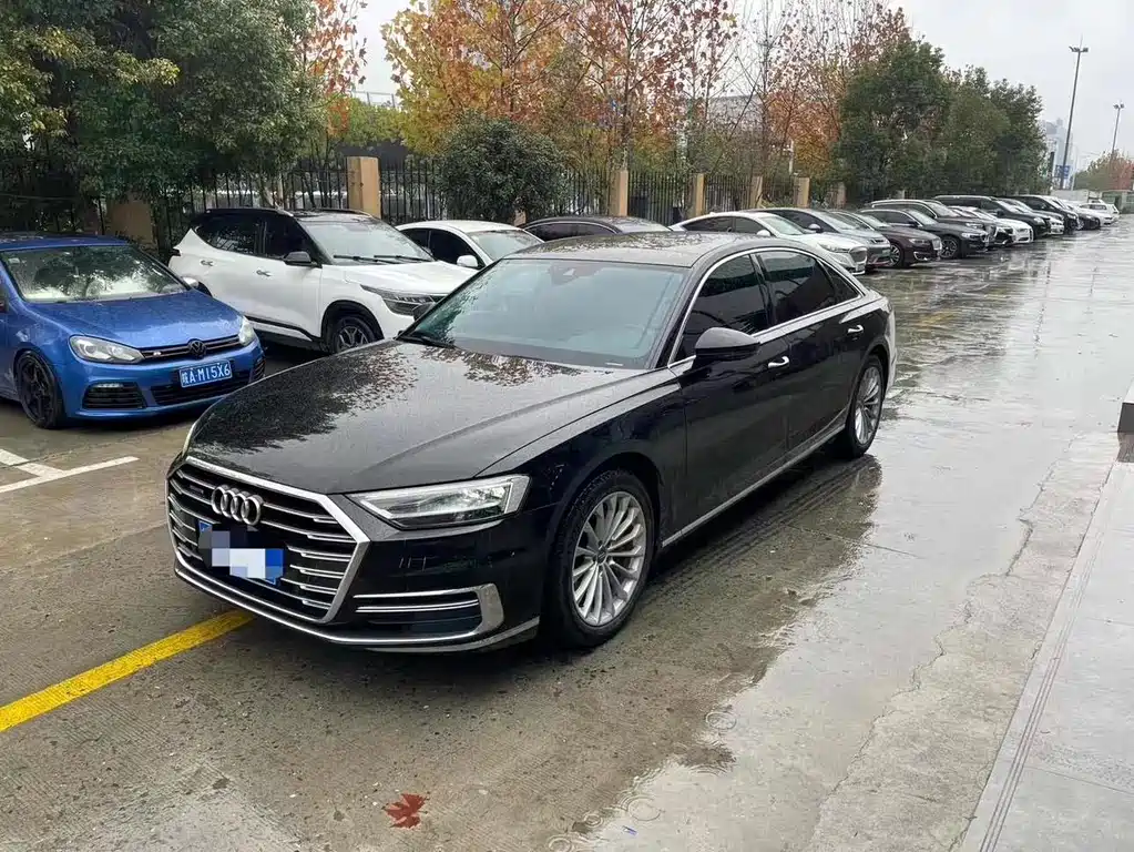 Audi A8 2019 — фото 1