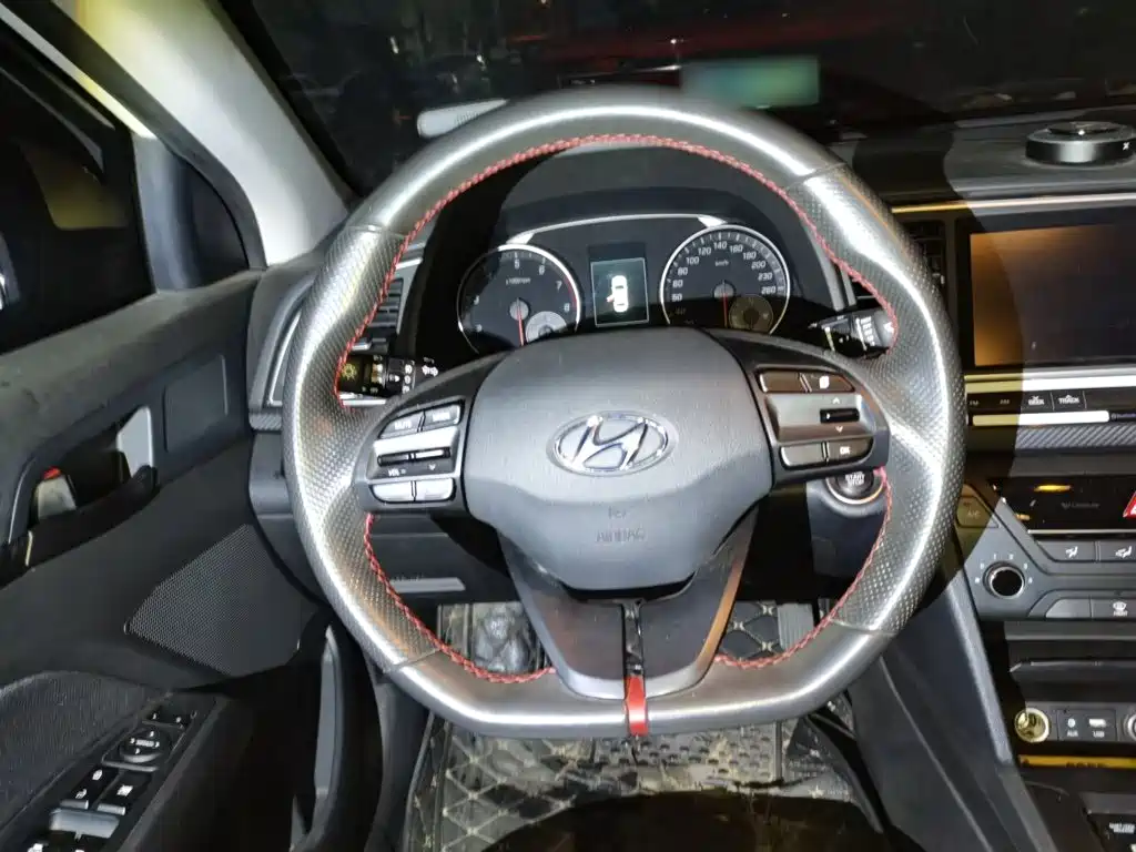 Hyundai Elantra 2019 — фото 3