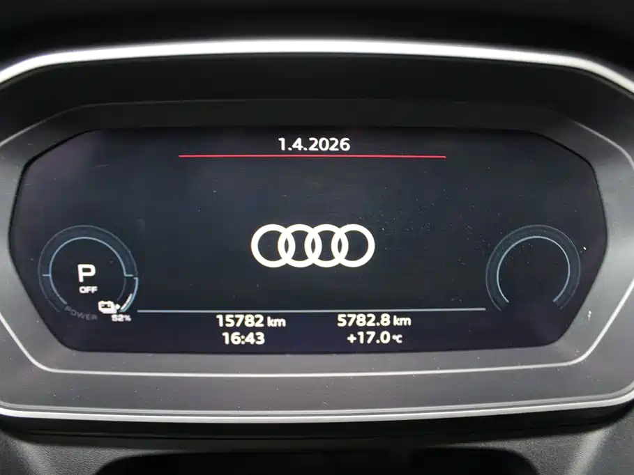 Audi Q4 e-tron 2025 — фото 11