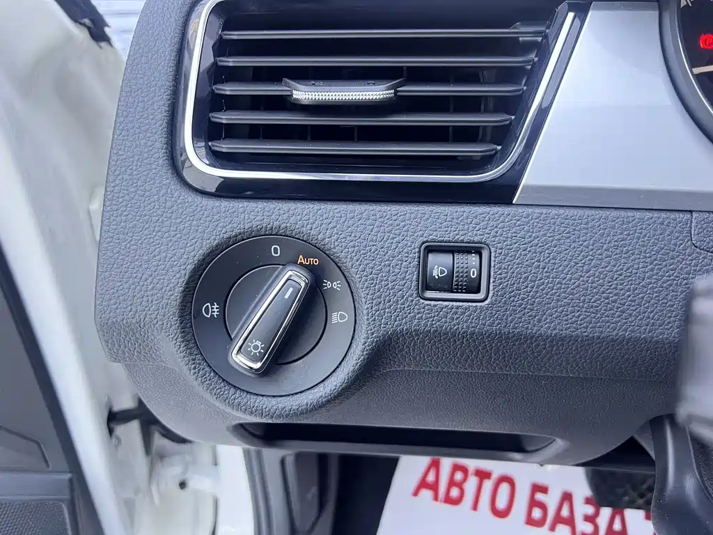 Skoda Rapid 2022 — фото 9