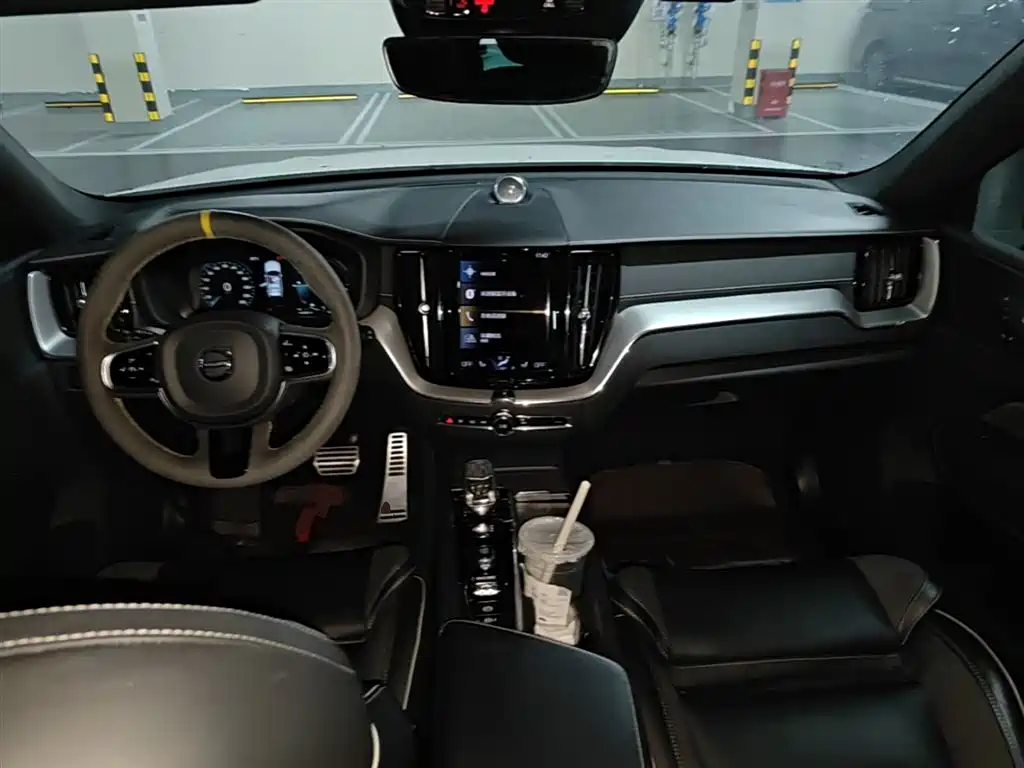 Volvo XC60 PHEV 2020 — фото 10