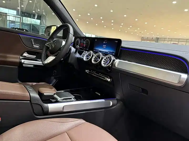 Mercedes-Benz GLB 2024 — фото 3