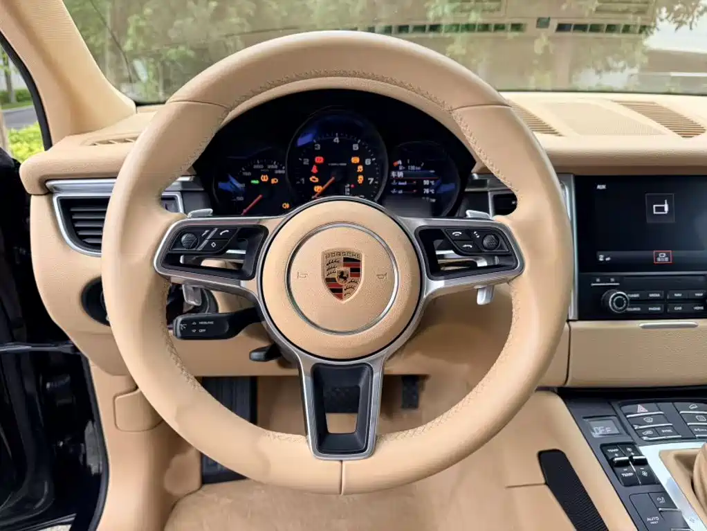Porsche Macan 2017 — фото 11